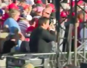 haleakela19's tweet photo. @ChrisKingFL DeSantis coughing into his hand instead of his sleeve as we have been taught or is he wiping his nose?  He will be shaking hands, too because he's a moron. #TrumpsTool https://t.co/5aRsvmT01s