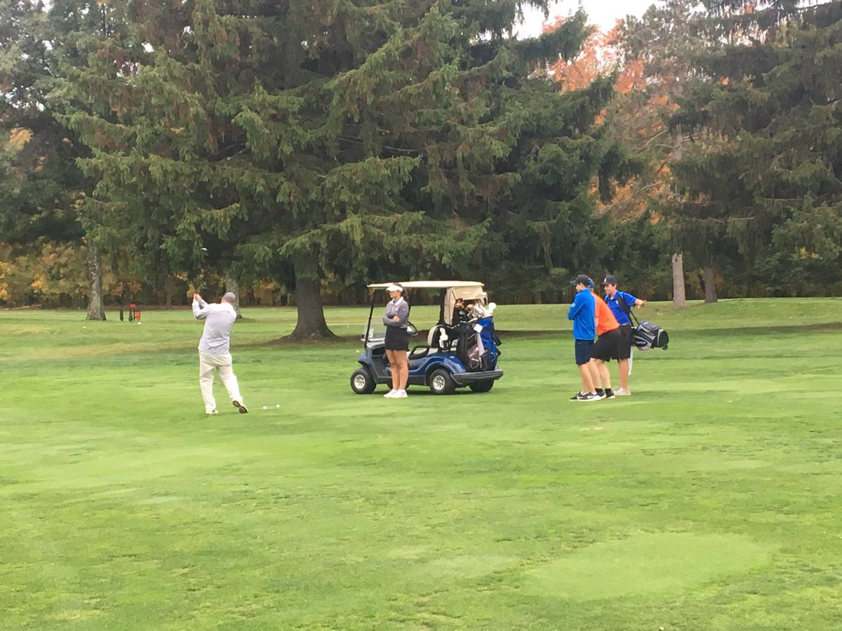 HawksPutt's tweet photo. We are heading to a playoff hole in the River Hawk Classic! https://t.co/mMS3Vi6SAx