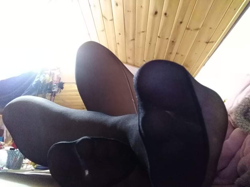 NylonTena's tweet photo. I sell used pantyhose or nylon socks 
It can have a lot of smell or a little

Colors I have 
Grey
Black
Caramel
Runguarded reinforced toe with 2 black pairs reinforced heels too

The price will depend on the product plus the shipping

For more info feel free to inbox me https://t.co/HHlHoiWXwC