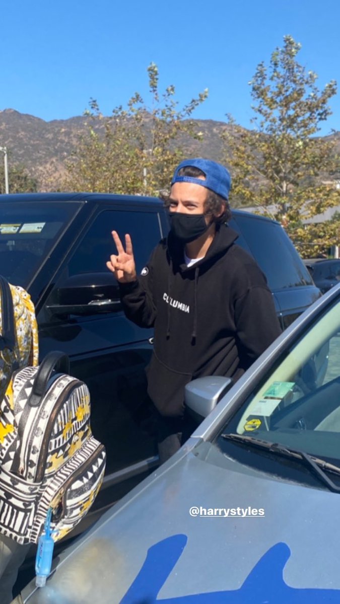 TheHSUpdate's tweet photo. Harry in LA today, 10/12! | via moracalafell https://t.co/ImN5vubKLv