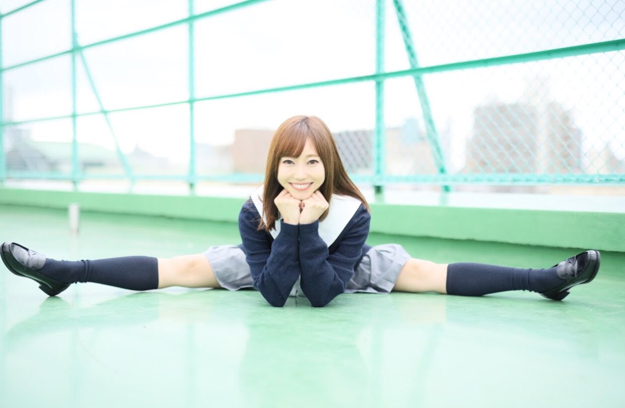 開脚　セーラー服 