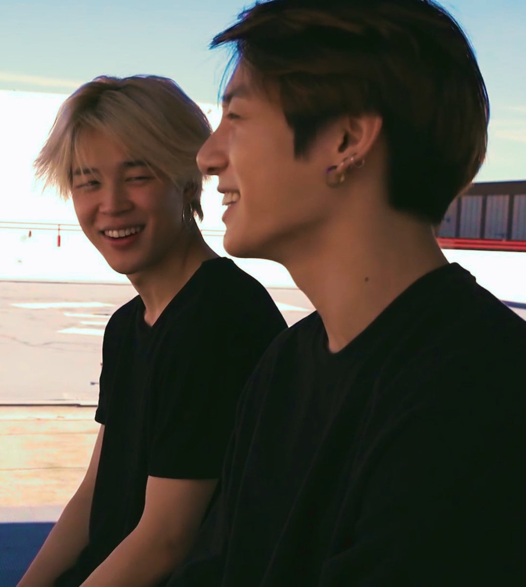 YOUPFORIA's tweet image. 01:23 &amp;amp; Jikook

"Hadi takas edelim bir şeylerimizi... Mesela gülüşünden ver, ömrümden al."