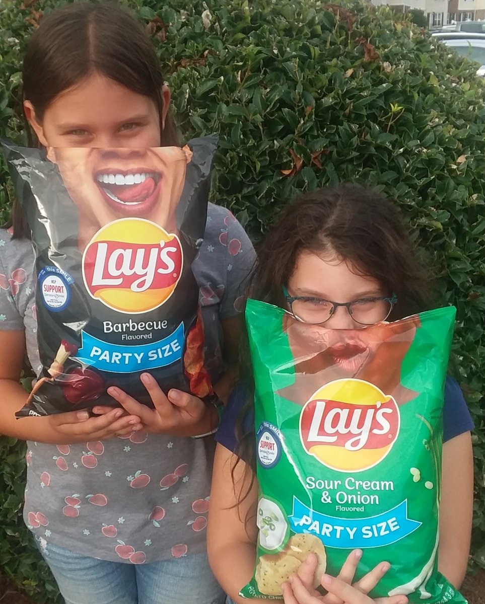 sant_ci's tweet photo. That is how we smile with lays chips supporting a good cause @OSStudPro @operationsmile @lays #smilewithlays https://t.co/QkIDscxTLR