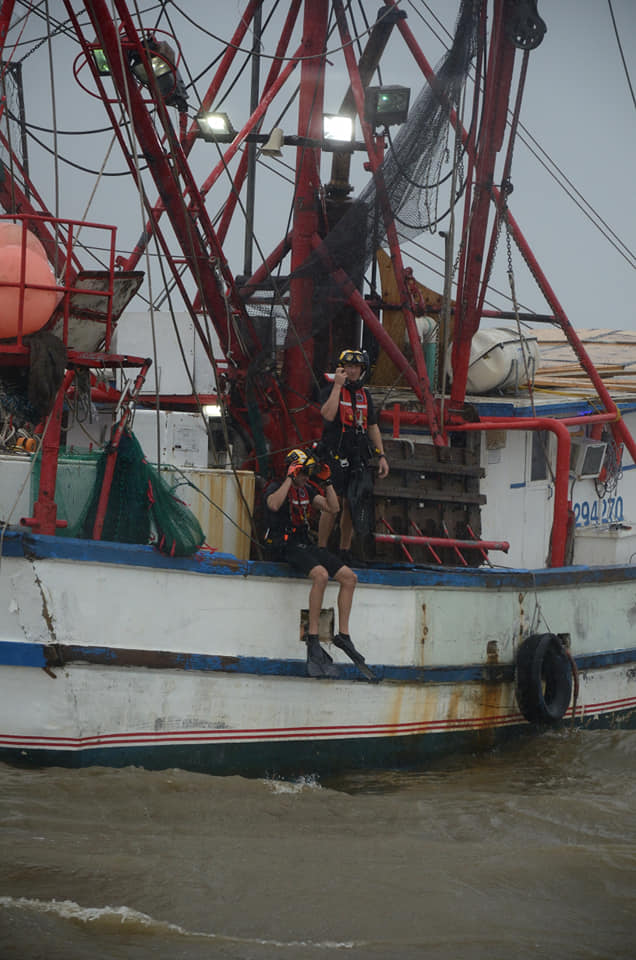 USCG's tweet photo. Heart-wrenching photos! #USCG Station Galveston and Air Station Houston assisted mariners and their families from 3 shrimping vessels that ran aground near #GalvestonIsland while evacuating #HurricaneDelta. #USCGDelta @USCGHeartland https://t.co/qcXe3ukkfI