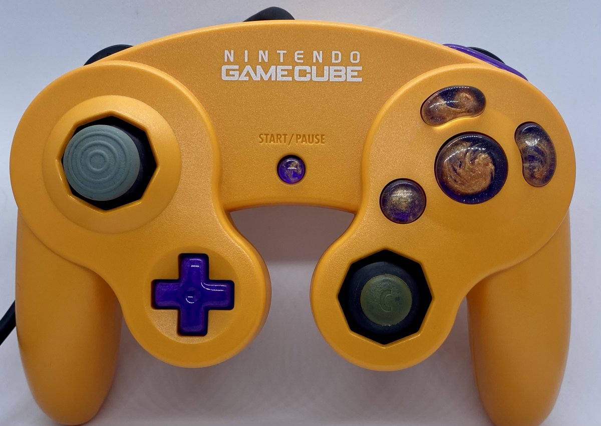 thebuttonbender's tweet image. 🍁🍂CONTROLLER GIVEAWAY!🍂🍁
Full Orange Spice build with my Halloween Nebula buttons, Black Triggers and Sticks by @riennezelda!!

To Enter:
- Retweet This post.
- Like This post.
- MUST be Following.
@thebuttonbender

Winner chosen on 10/31 @ 7pm EST! 

Good luck and TY!🧡