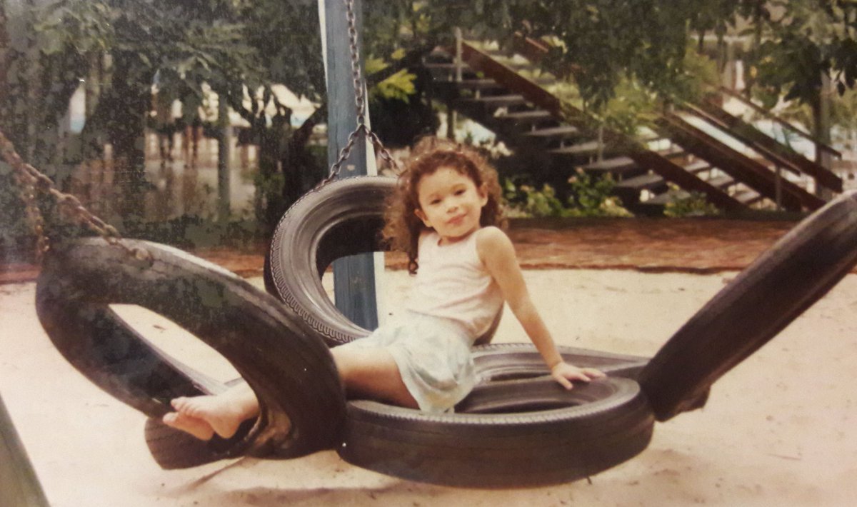 camargo_roberta's tweet photo. 90's kid.
Strike a pose (com uma boa pontinha de pé).
#DiaDasCrianças #MiniEu https://t.co/pnzisbMLE0