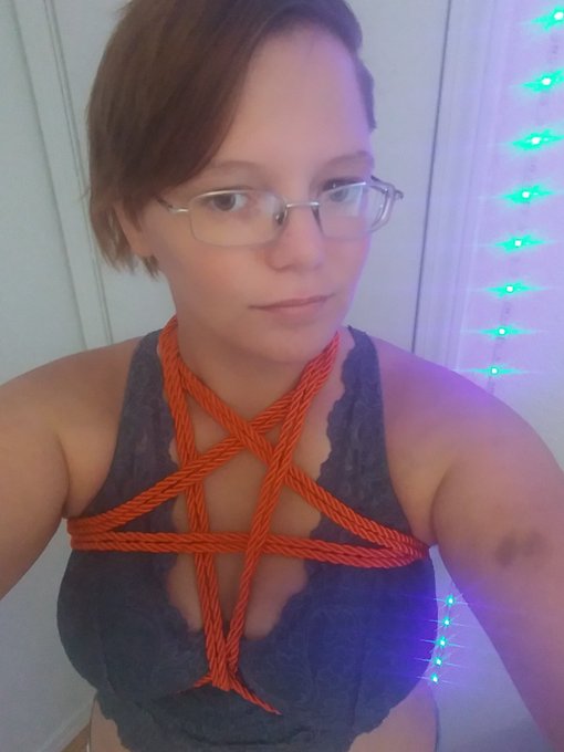 Bored this afternoon playing with my rope here alone https://t.co/Q2b5s5ZpZ2<a href="/tag/newprofilepic"class="tags"><span>#newprofilepic</span></a>