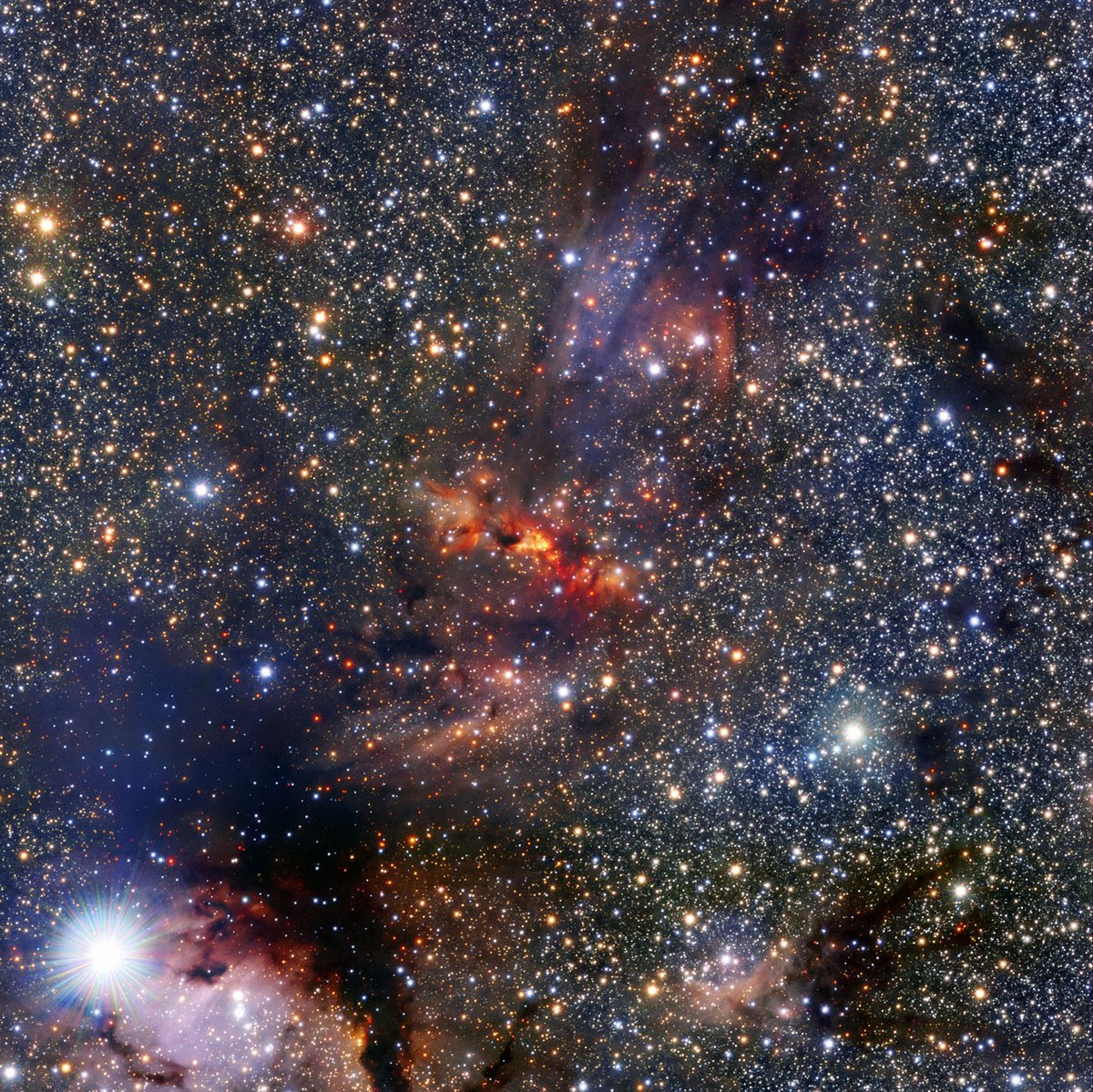 ESO's tweet photo. ESO #Flashback: This image shows a region of the Milky Way that lies within the constellation of Scorpius, close to the central plane of the galaxy.

Credit: @ESO/VVV Team/A. Guzmán https://t.co/mM6x7IhVNn https://t.co/Zm07L0cr88