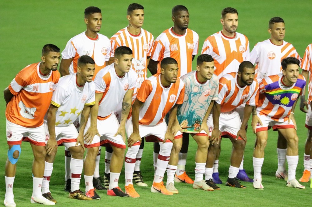 geglobo's tweet photo. No dia das crianças, jogadores do Náutico entram em campo com camisas desenhadas por torcedores-mirins https://t.co/grltICAdeB https://t.co/I8vHKrc4u2