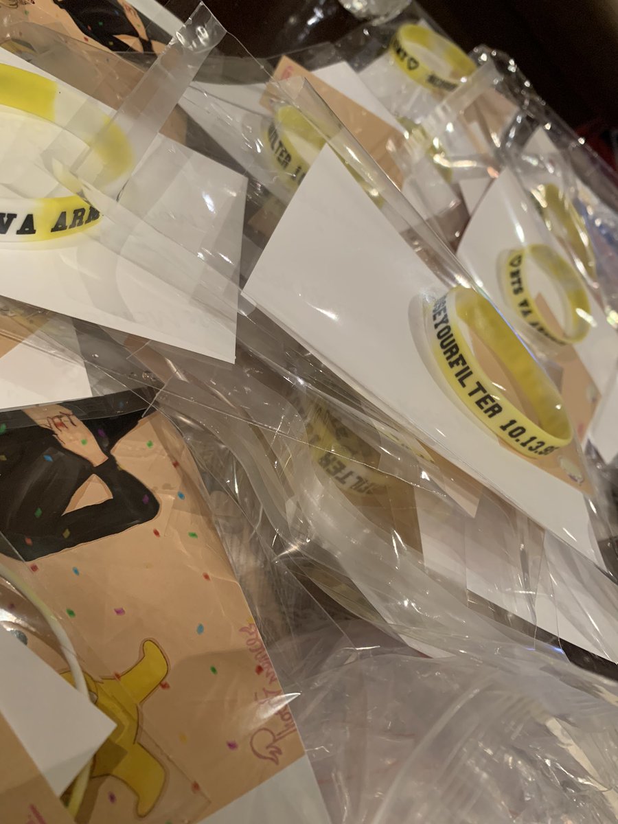BTSVAARMYNOVA1's tweet photo. We’re working very hard for you guys to make sure you get amazing goodies! Let the countdown begin! D-6 💛 Tweetie #Chooseyourfilter https://t.co/Bqk6ZuLLgJ