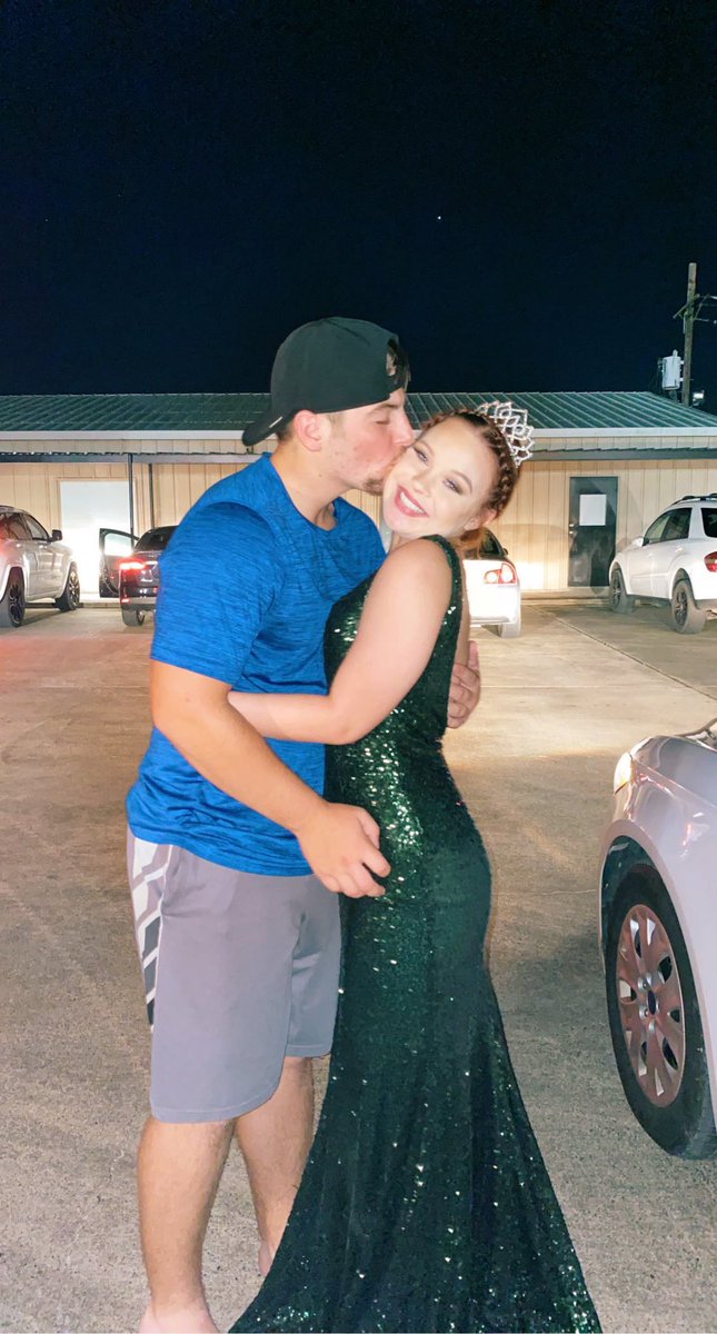Gunner_J2's tweet photo. Posting a little late but she will be the only queen for me👑. I love you💜 https://t.co/iPdoYZmu10