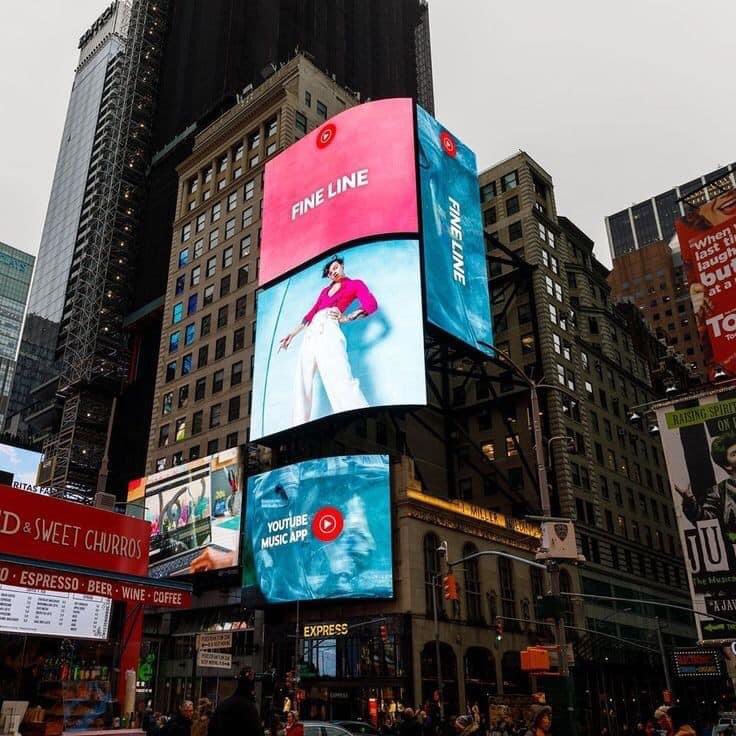 Vycenni's tweet photo. X: “El mundo no gira en torno a Harry Styles”

El mundo: https://t.co/mizI7pMMTF