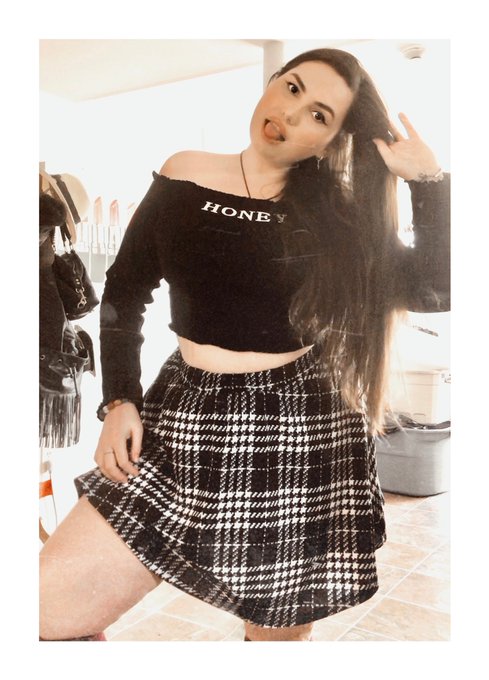 Honey, I&rsquo;m asking for your wild hunger, and if you can&rsquo;t? I&rsquo;ll devour myself. / Brooke Solis https://t<a href="/tag/music"class="tags"><span>#music</span></a><a href="/tag/realshit"class="tags"><span>#realshit</span></a><a href="/tag/dounia"class="tags"><span>#dounia</span></a>