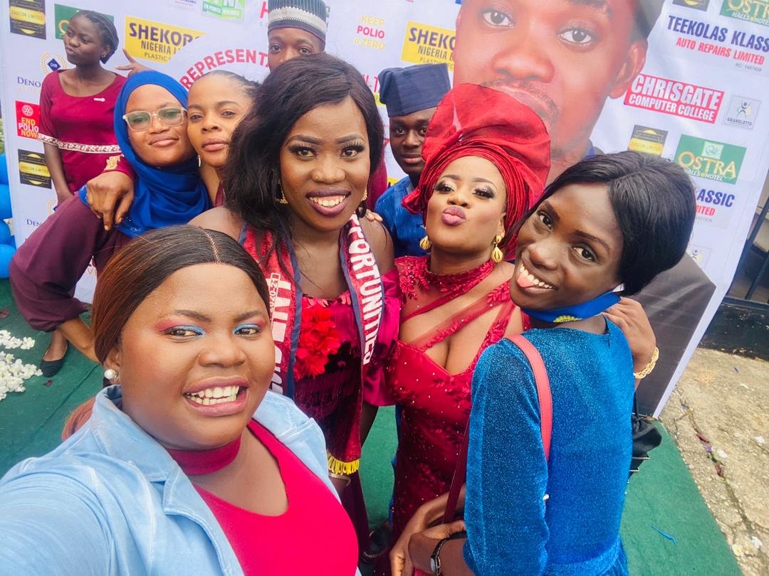 ClubIjebu's tweet photo. Members at the Blue Wine party
❤️❤️❤️
#ijeburotaractors
#bluewinelahot
#37thdrrinvestitureissagoal
#rotaractD9110
#rotaryD9110
#rotaryinternational
@Simpleppearls @RotaractD9110ng @chizyloves @YetundeKakanfo @raczonek @Awesome_Fola @Rac_Abeokuta @YabaLeoClub @TheAkowonje https://t.co/9gBux19rcq