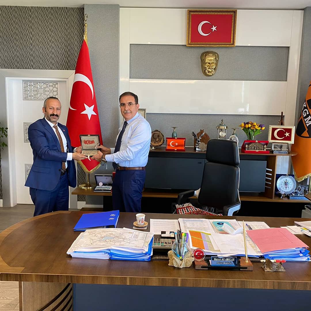 Karayolları 11. Bölge Müdürümüz Sayın Hasan Ali ASLAN beyi makamında ziyaret ettik. Başarılı ve hayırlı çalışmalarının destekçisi olacağız. Kendisine, ekibine başarı ve muvaffakiyetletler dileriz.