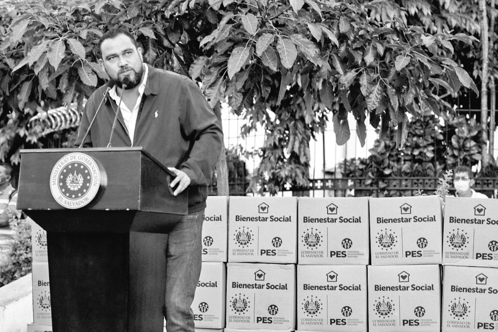 SVbecarios's tweet photo. Señor ministro @marioduran deje de andar en campaña, mintiendo y prometiendo cosas que luego no va a cumplir, así como no cumple con nuestras #becas, recuerde que su sueldo lo pagamos todos y se debe al pueblo pague el dinero que nos a quitado, #becariosinconformes con su gestió https://t.co/yHqOd47ZW6