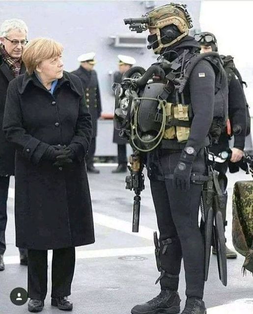 Германы канцлер Ангела Меркель МУ-ын Ерөнхий сайд У. Хүрэлсүхийн хамт... #гэнээ похаха бас л наргианч гарууд шүү, нээрээ... ViaFB