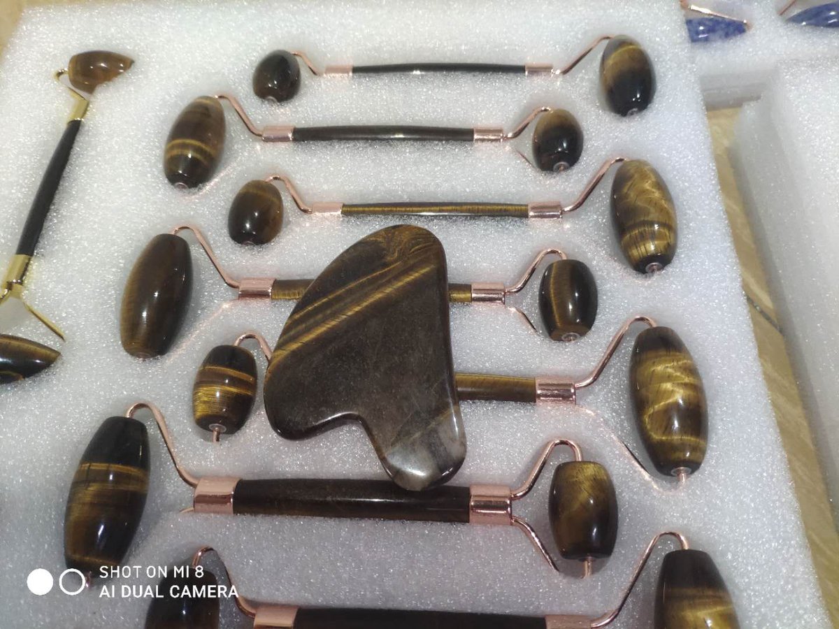 KLedtv's tweet photo. High quality tiger eye jade face roller and gua sha gemstones as stocks, welcome to get a custom logo without MOQ!!!
#jaderoller #Vibratingroller #guasha #beauty #massagetool #massager #facialmassage #facecare #scrapingplate #skincare #jaderollerbeauty #selfcare #wellcare https://t.co/Yd99VvFy0M