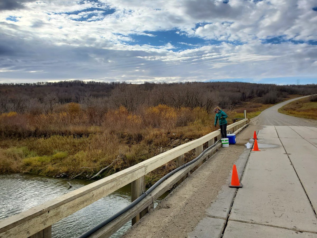 scimily's tweet image. Last week was heckin’ cool. Had a blast on my first extended field trip with @HudsonBayWQMS. Lots of driving, beautiful nature, water (sampling), and of course, laughs. Conclusion: I have the coolest job and MB is highly underrated!! 🍂 #ECCCSci