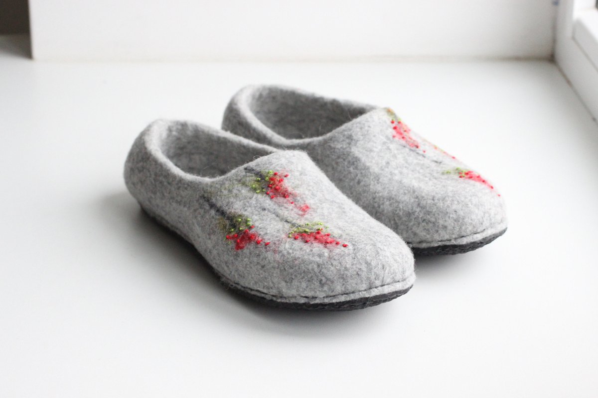 Checking things off your gift list? When you support a small business, those gifts just mean more. etsy.me/311DbSR #MakeItMeaningful #EtsyGifts #agnesfelt #feltslippers #warmgift #woolslippers #christmasgift #homeshoes