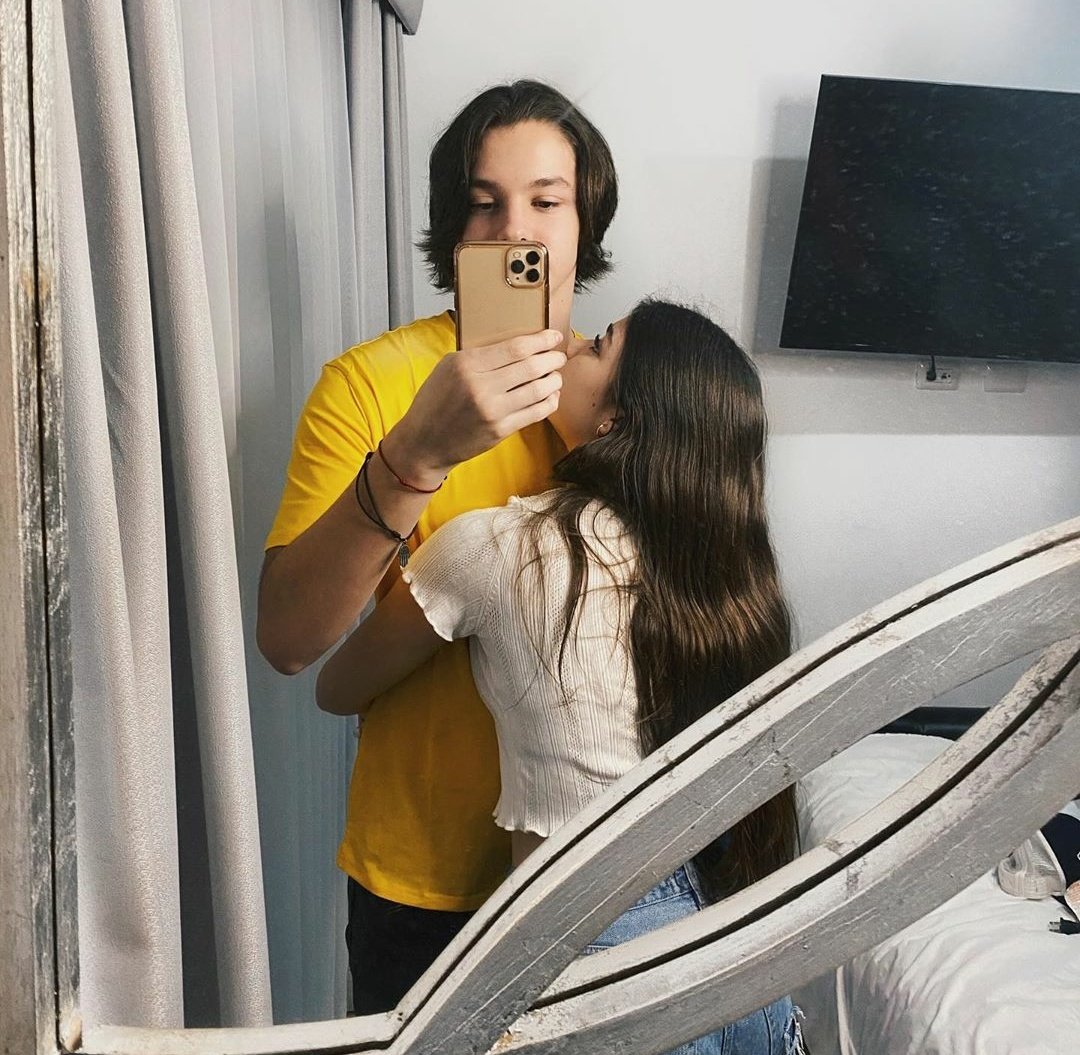 zamulvsm's tweet photo. ÚLTIMOS DÍAS DE VOTACIÓNES ⚠️
VAMOS A DARLA
 AYÚDENME A LLEGAR 2K DE RESPUESTAS CON LOS # 🤍
#KCAMexico #KeniaOsInspiracion #EloisaYEmi #EmiVelardeTrendy #EloisaOsIG https://t.co/bIibBoix8t