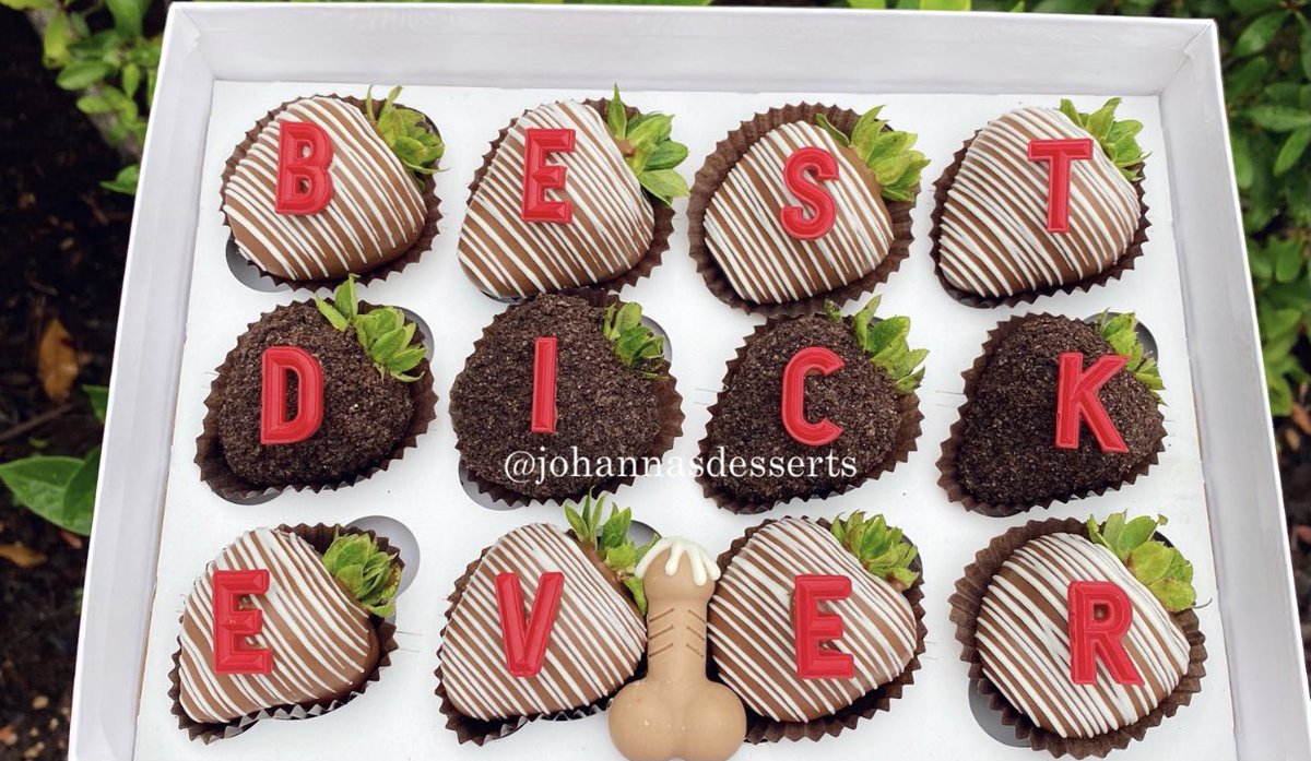 briebuttercream's tweet photo. Book your Sweetest Day Berries with @lyricscreations ❣️🥰 
- Milk Chocolate with any color accent! 
- Toppings available upon request. 
- Any short saying. 
- $35 &amp; Must be paid in full.
- Pickup 10/16 🥵 https://t.co/bhvREmJcAe