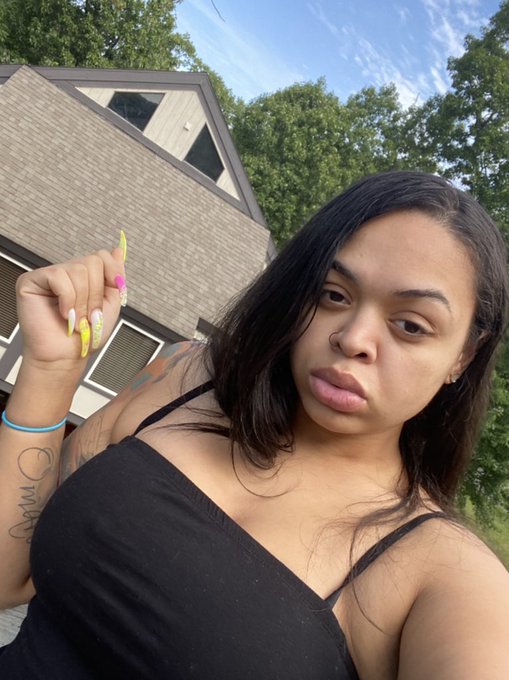 It&rsquo;s the no makeup 💄 &amp; no filter for me😌🖤 https://t.co/3nWSniAXEd