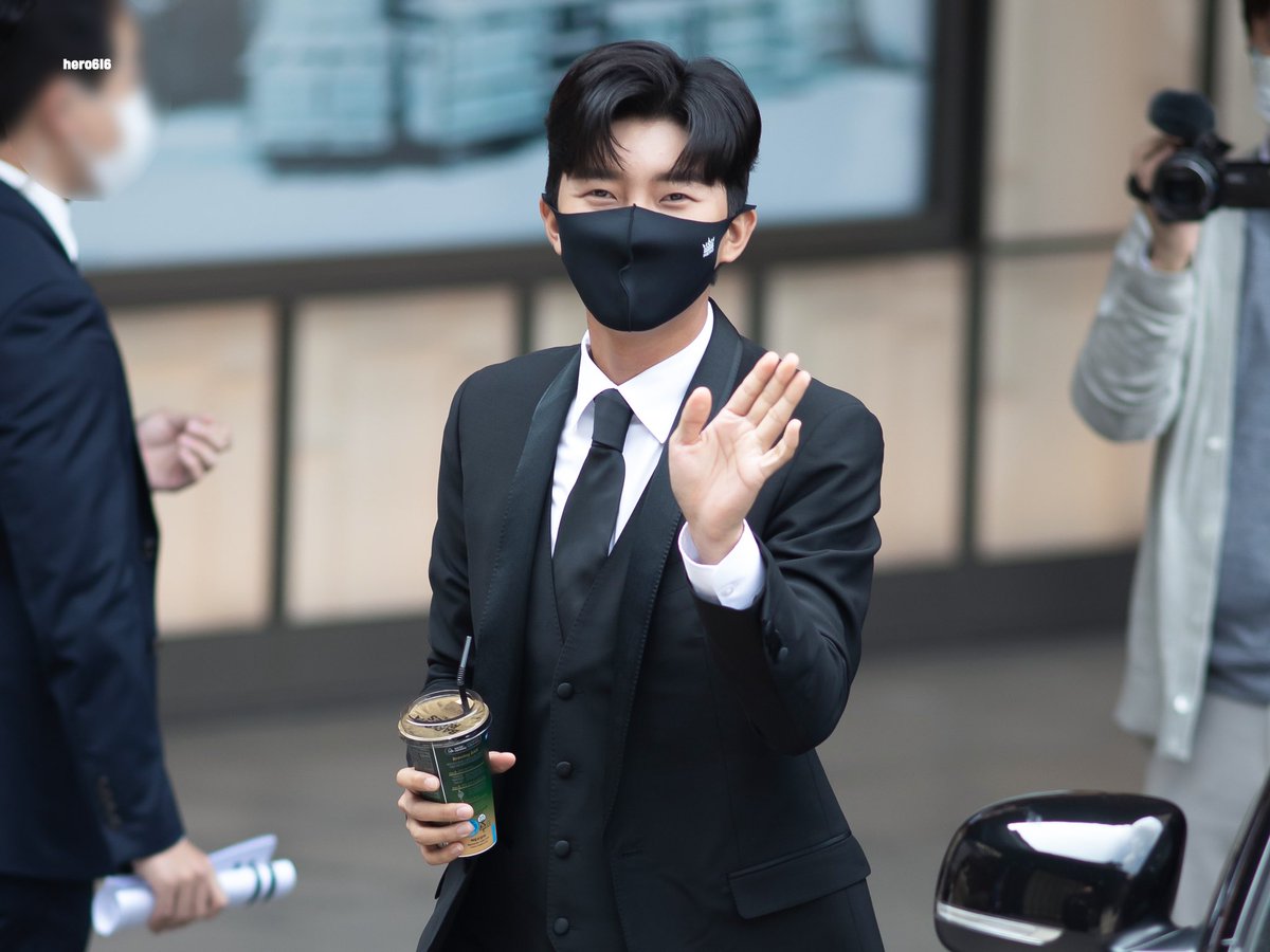 201012 브랜드 대상 출근길

안녕👋👋

#임영웅