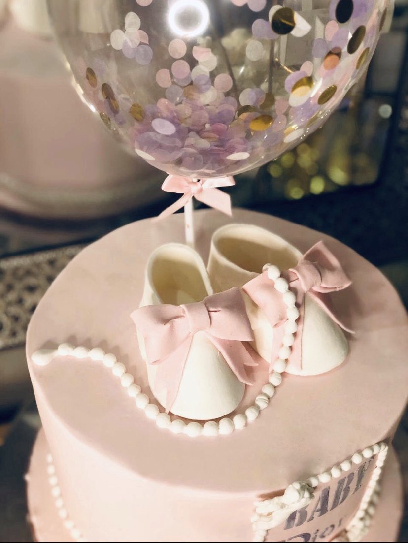 mahaAhmad_3's tweet photo. كيكة بيبي ديور ؛ فوزوني بالايك واتمنى دعمكم 🥺🥰 #بن_قاسم https://t.co/NJSeGN8Hw0