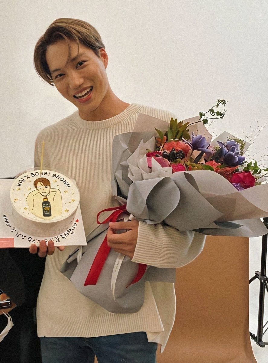 [구찌, 국내 최초 글로벌 엠버서더 엑소 카이 19 F/W 캠페인 공개]
[엑소 카이, 한국 남성 최초 2년 연속 전 세계 구찌의 얼굴]
[엑소(EXO) 카이, 사상 첫 남성 바비브라운 뮤즈 발탁]

최초라는 건 그만큼 모험이고 도전인건데 믿고 맡겨야하는 자리에 카이가 있다는 것 자체로 뿌듯하고 자랑스러워