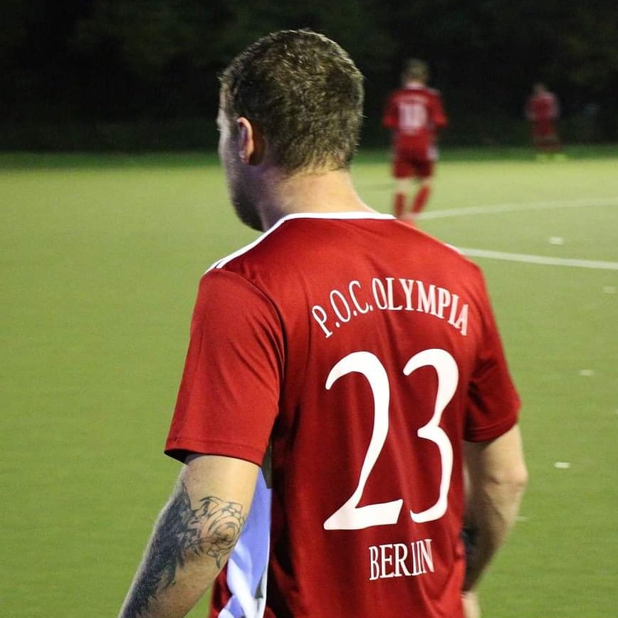 pocberlin's tweet photo. Samstag, 11:00 Uhr. Unsere Erste zu Gast in #Lichterfelde ⚽️🇵🇱💥

#Lichterfelde #Berlin #Landesliga #PolskiKlub #PolskaDuma #PolskaTradycja #bfv #vff #pocberlin #pocolynpia #orlen #star https://t.co/j1pTcbATtZ
