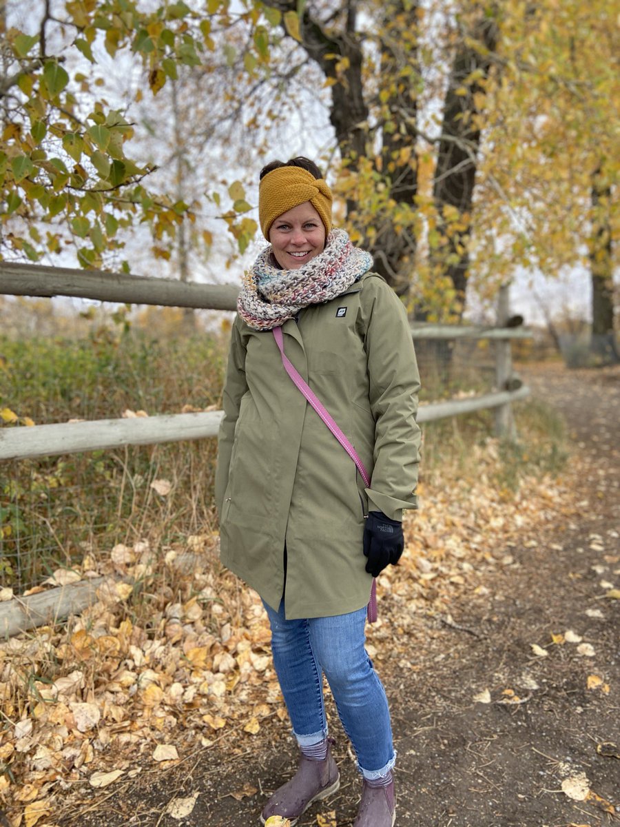 kourtpenner's tweet photo. Today we (finally) found blue sky, leaves to run through, and a beautiful river to throw rocks in. So thankful to live in this city with an abundance of nature and a great off-leash dog parks to roam. Also, my tiniest human takes a great photo! @SueHigginsDogs https://t.co/Sv0cCHmfhL