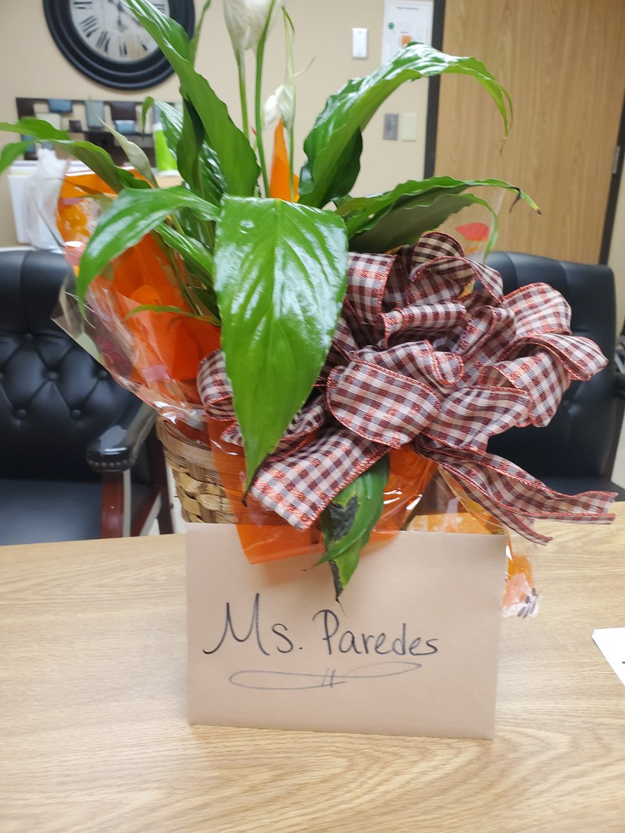 nparedes2000's tweet image. Thank you to our staff @BlackES_AISD for the treats and kind words! Today, I even had a riddle to solve to find the "pan dulce". #StayLinked #BlessedPrincipal