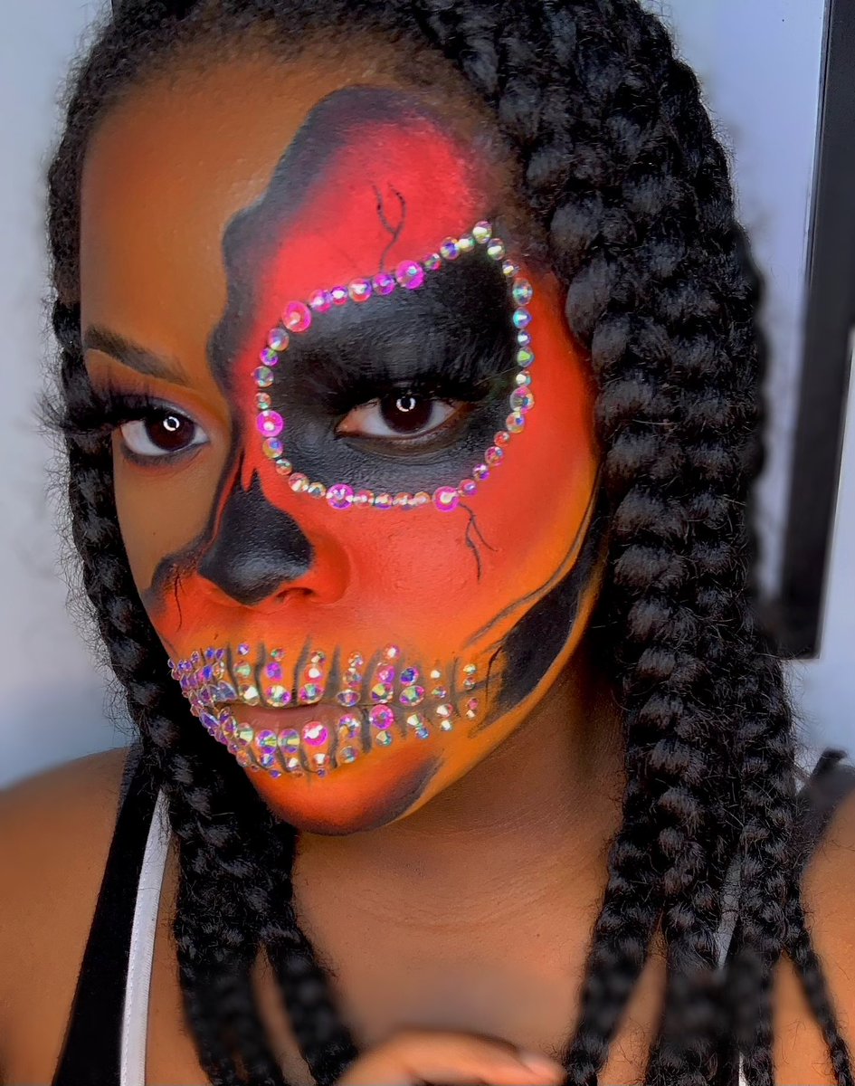 _TheGlamEffect_'s tweet photo. Welcome to the Mad House #Halloween2020 #skull #makeup https://t.co/B91Lft6r6a
