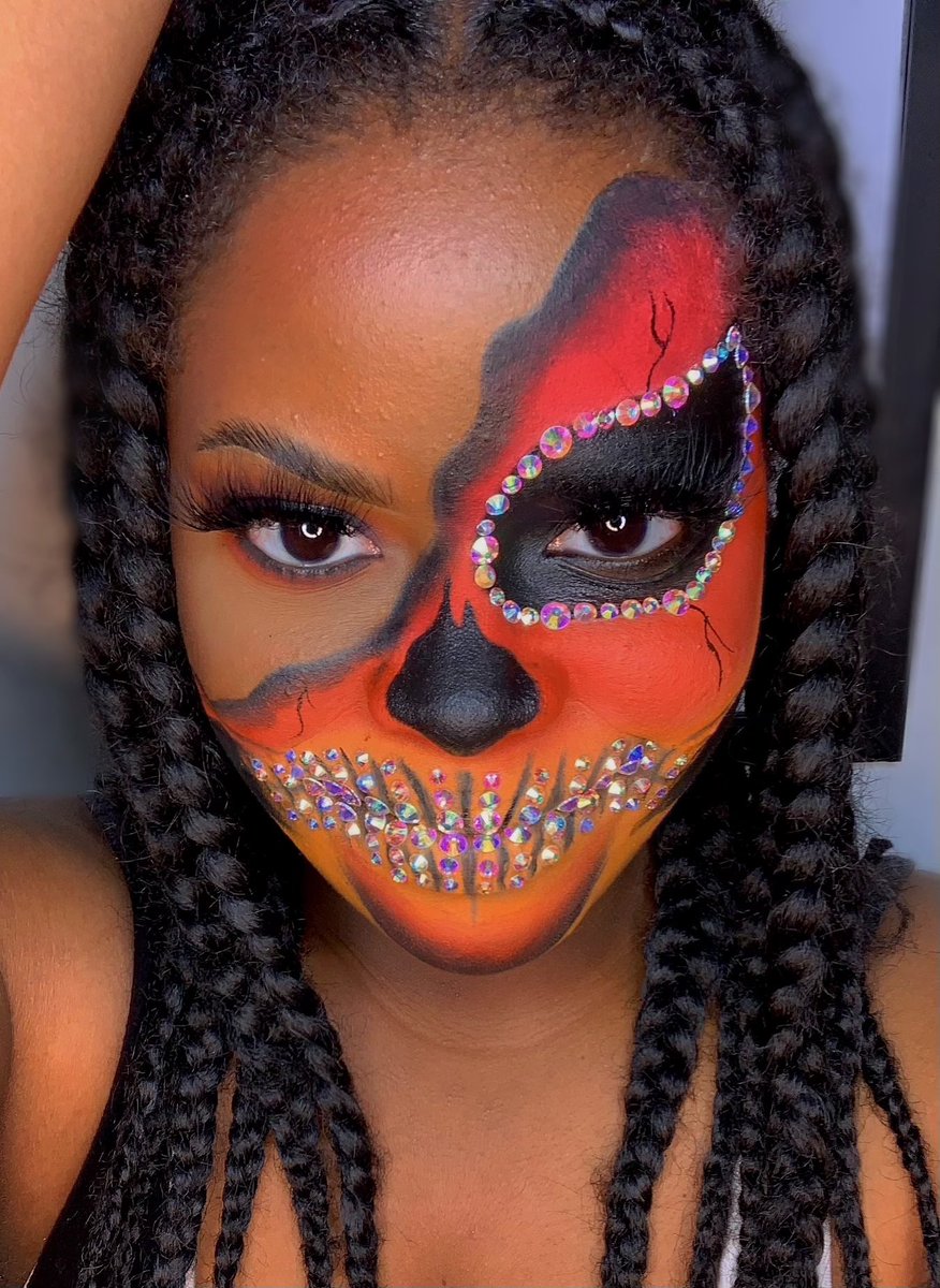 _TheGlamEffect_'s tweet photo. Welcome to the Mad House #Halloween2020 #skull #makeup https://t.co/B91Lft6r6a