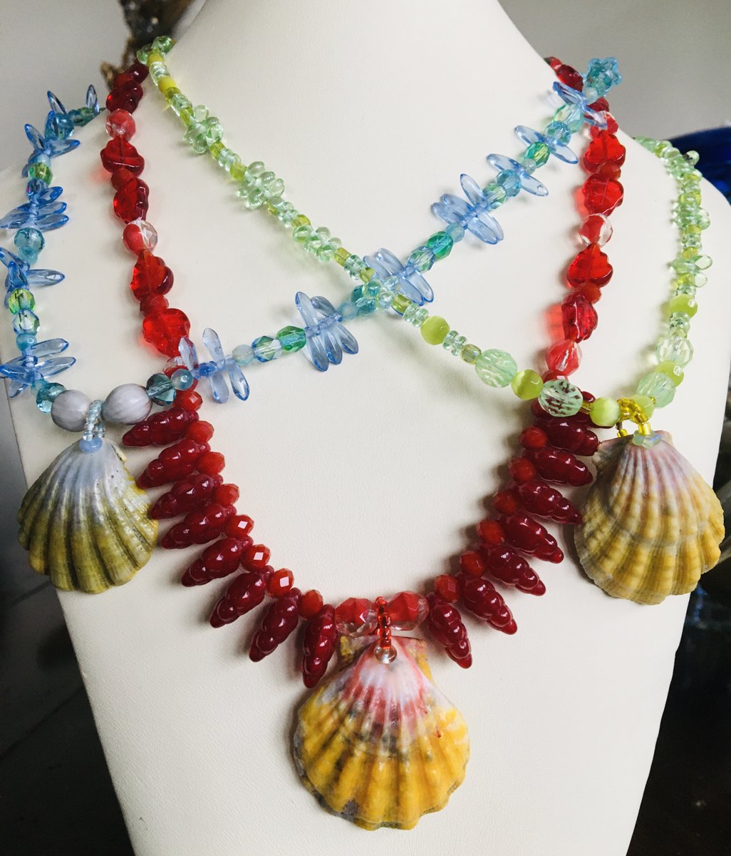 p_mccloskey's tweet photo. SALE!! Go to my https://t.co/fVsNFON0QK store at PatriceMcCloskeyART and check out my killerdiller sunrise shell necklaces. Going once, going twice, SOLD! #sunriseshells #beadedjewelry #sunriseshellnecklaces #kauaigirl https://t.co/CZfnkiC2mA