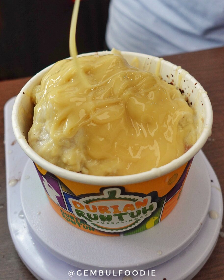 gembulfoodie's tweet photo. Es durian baru nih di jogja. Full durian kupas, manisnya gak nyantai 🤤🤤 . Sama ada yang campur sama kelamud #nakdek #kulinerjogja #esdurian #durian https://t.co/DVkSlEcHnR