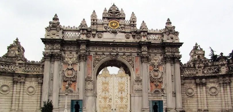 Turkish architecture designed/built by ermenis: THREADIstanbul’s Dolmabahçe Palace was designed by Armenian architect Garabet Balyan