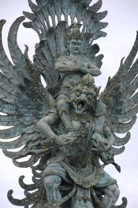 In Southeast Asian culture, Garuda is often invoked as a protector. In Thailand, Garuda is not just Vishnu’s mount, but also as protector of various sites. He is frequently depicted on amulets and charms meant to ward off snakes and snake bites. @desi_thug1  @hindupride202