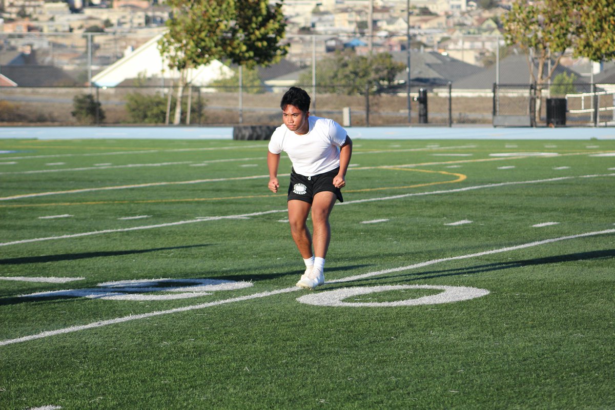 SSFWarriors's tweet photo. #TroyRamirez (So, LB) seeking to get himself prepared to hold down on of the Linebackers positions. He is dedicated to being the best for the Warriors of #SouthCityFootball. #ssffootball #SouthCity #BlueWhite #WarriorsPride #CohortConditioning #BringTheBellBACK https://t.co/0YzxTamz8l