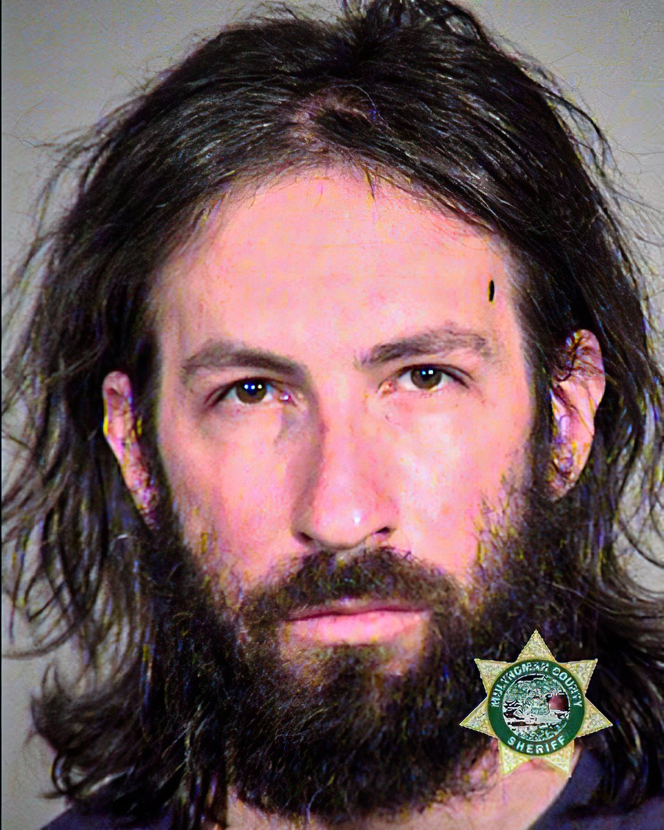 Arrested at the violent  #antifa Portland protest & quickly released without bail:Erik Gallup, 40, of Portland; carrying a concealed weapon & other charges  https://archive.vn/btLDM Kyle Wolfson, 38, of Portland  https://archive.vn/7V5yp  #PortlandRiots  #PortlandMugshots