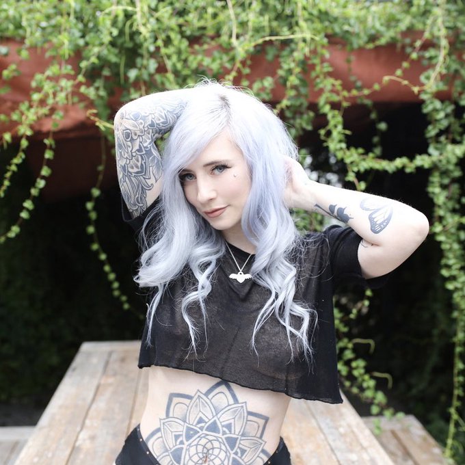 my new suicide girls set &ldquo;daylight daze&rdquo; is now live! 💕 please go give it some love. ✨ i&rsquo;m really proud