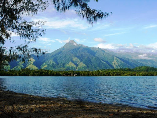 A very small detachment of an American fighter control squadron was on GI’s east coast. They provided advance warning to the Australian fighter planes based at nearby Milne Bay. They quickly evacuated when Tsukioka’s 360 men made camp at Kilia Bay, on the southern tip of GI.