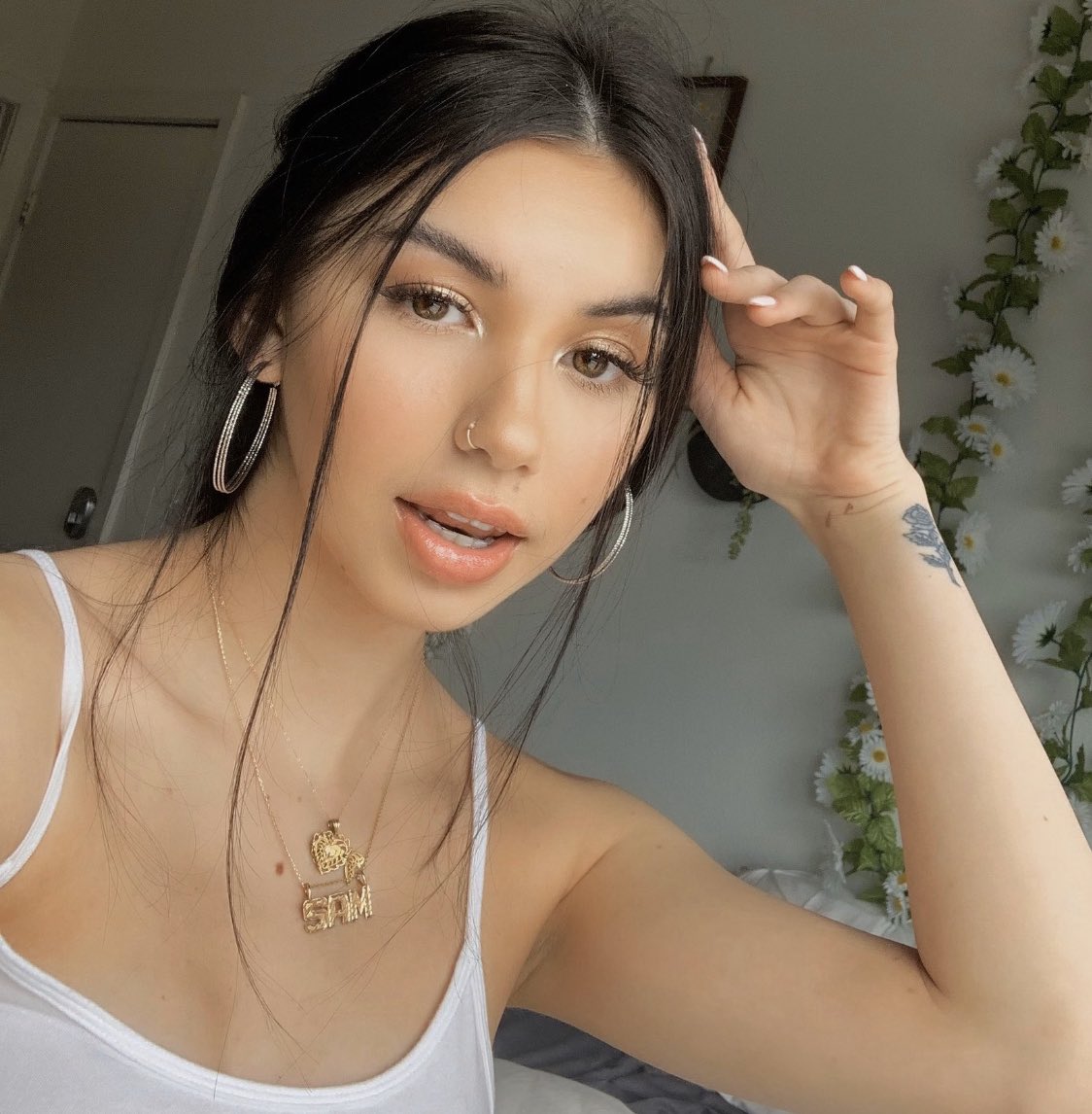 rinaactually_'s tweet image. imagine dating HER