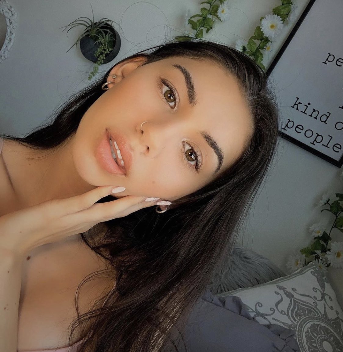 rinaactually_'s tweet image. imagine dating HER