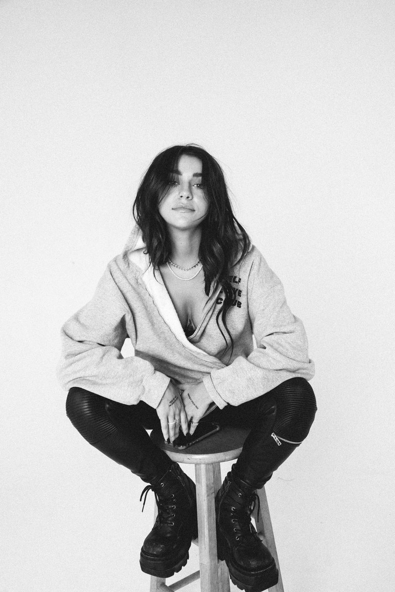 Andrea Russett tweet media