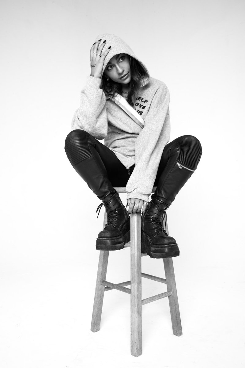 Andrea Russett tweet media