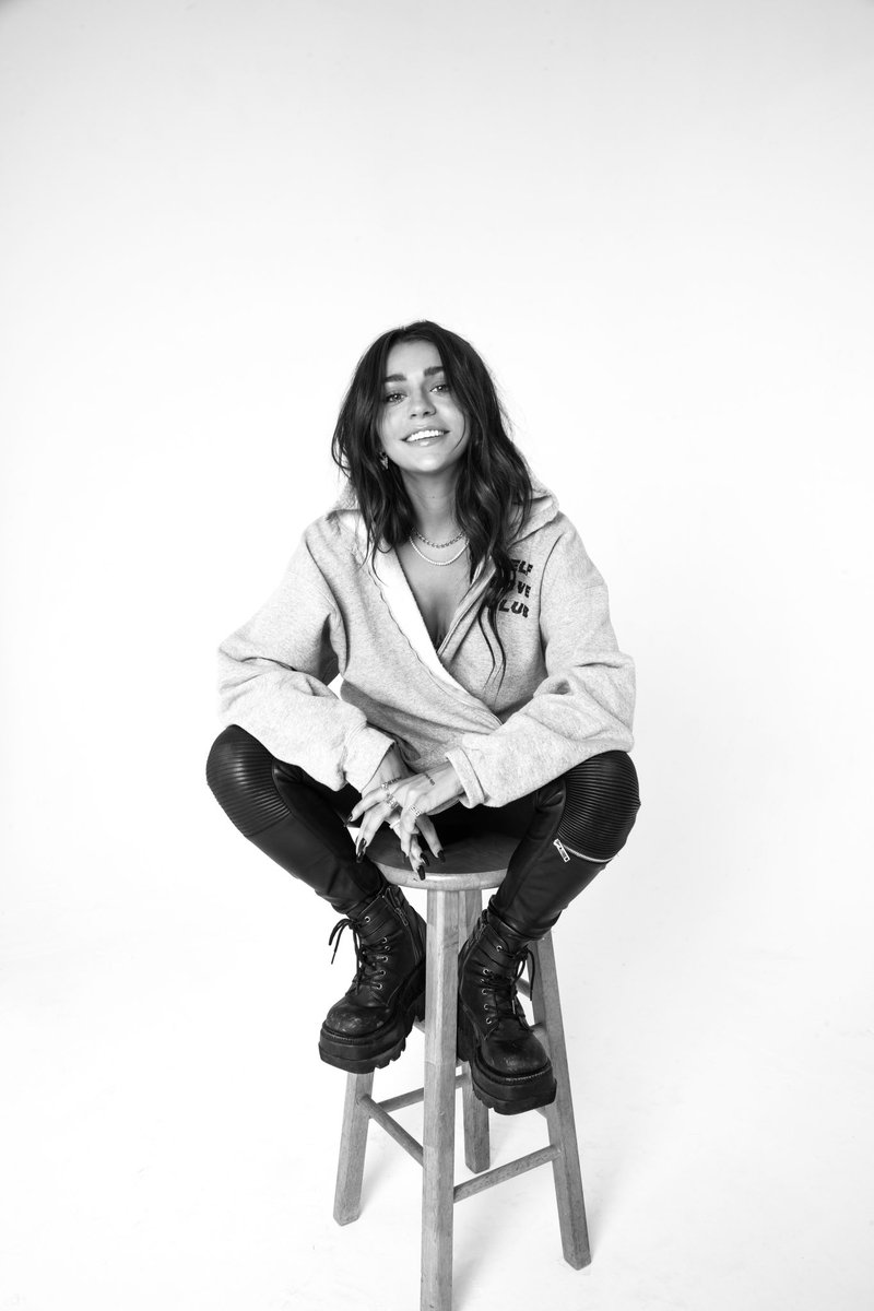 Andrea Russett tweet media