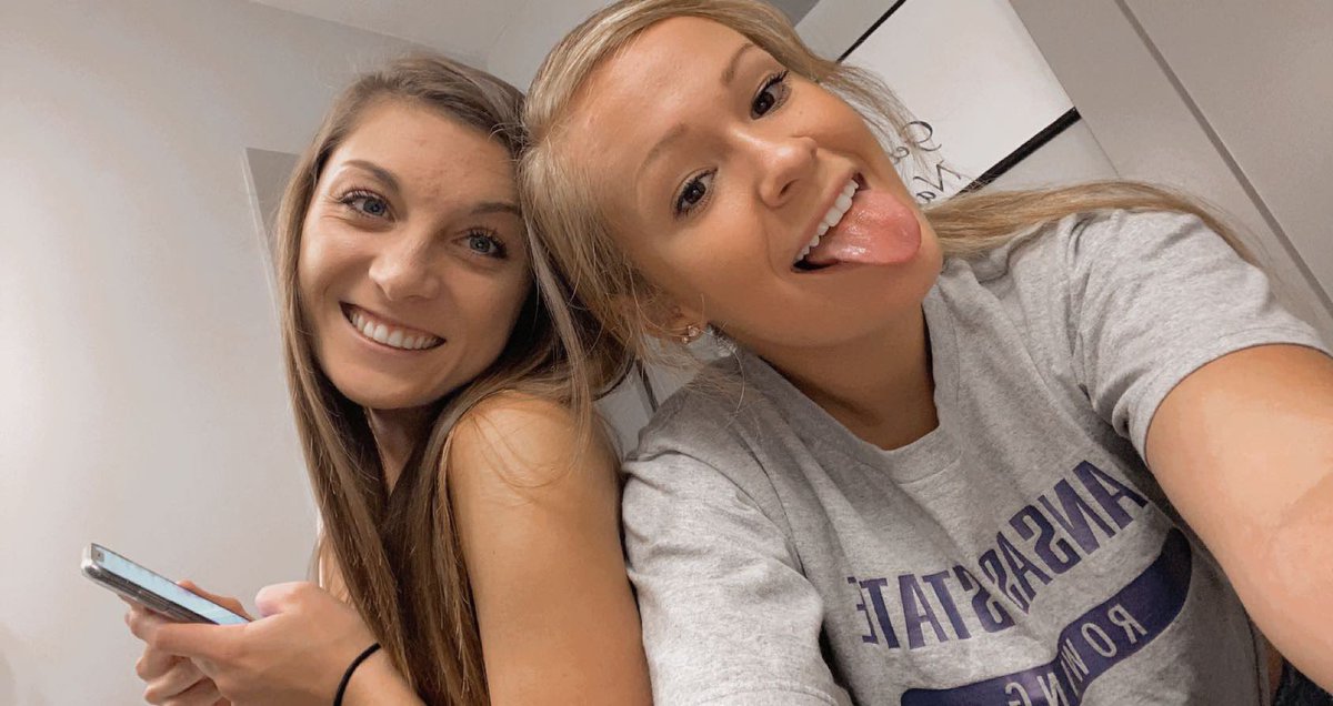 cassiemartin86's tweet photo. Incase you didn’t know, @SabreJean11 is kinda smart and got accepted into PT school!!! #proud https://t.co/RxtlzYzkxU