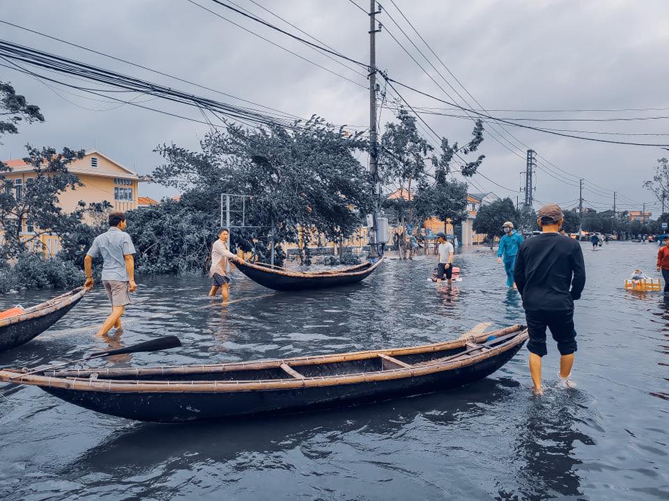 Major floods have hit Hue province due to massive storms. Blue Dragon is getting ready to distribute emergency food packs to families who have been impacted. A $20 donation will provide basic items to get a family through. Please consider donating! 
bluedragon.org/donate